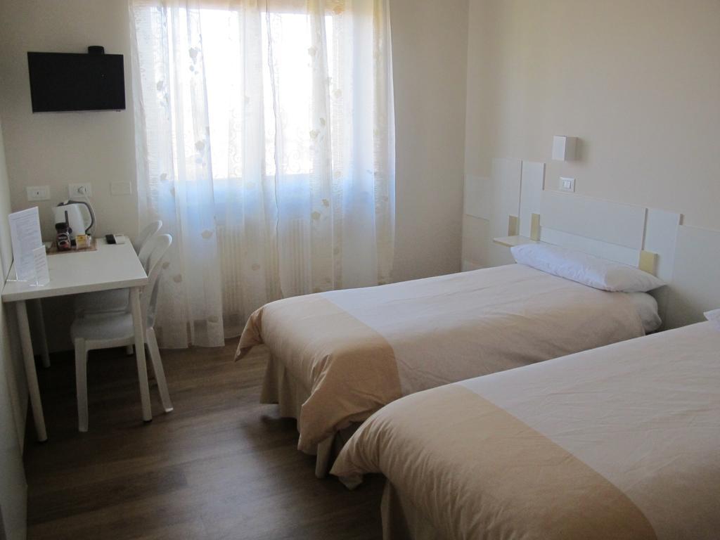 B&B Villa Filotea & Apartment Десенцано дел Гарда Стая снимка